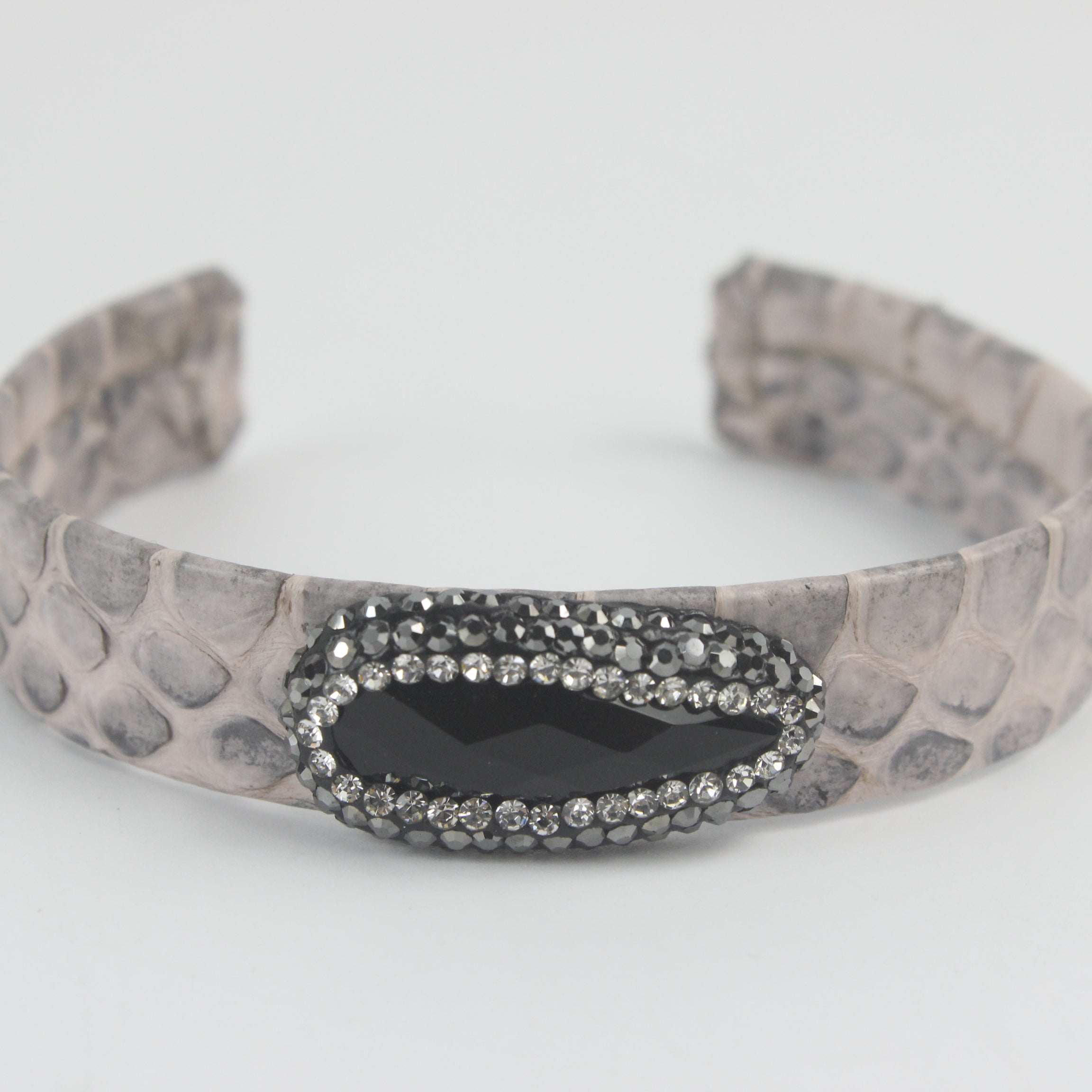 Fashion Pearl Leather Bangle Bracelet with Crystal B1739