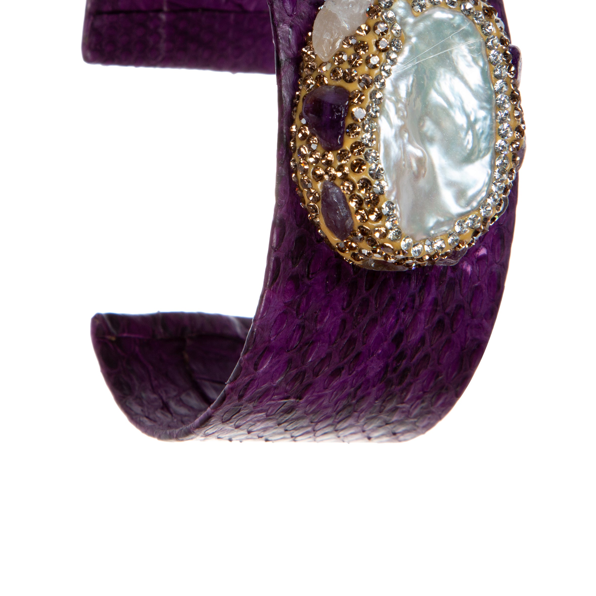 Brazalete de cuero con perlas de agua dulce B3430