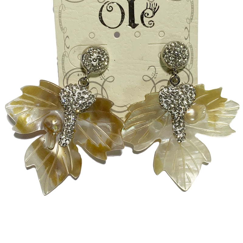 Leaf Shape Pearl Drop Earrings E2776