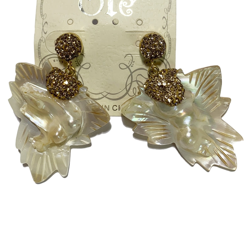Leaf Shape Pearl Drop Earrings E2776