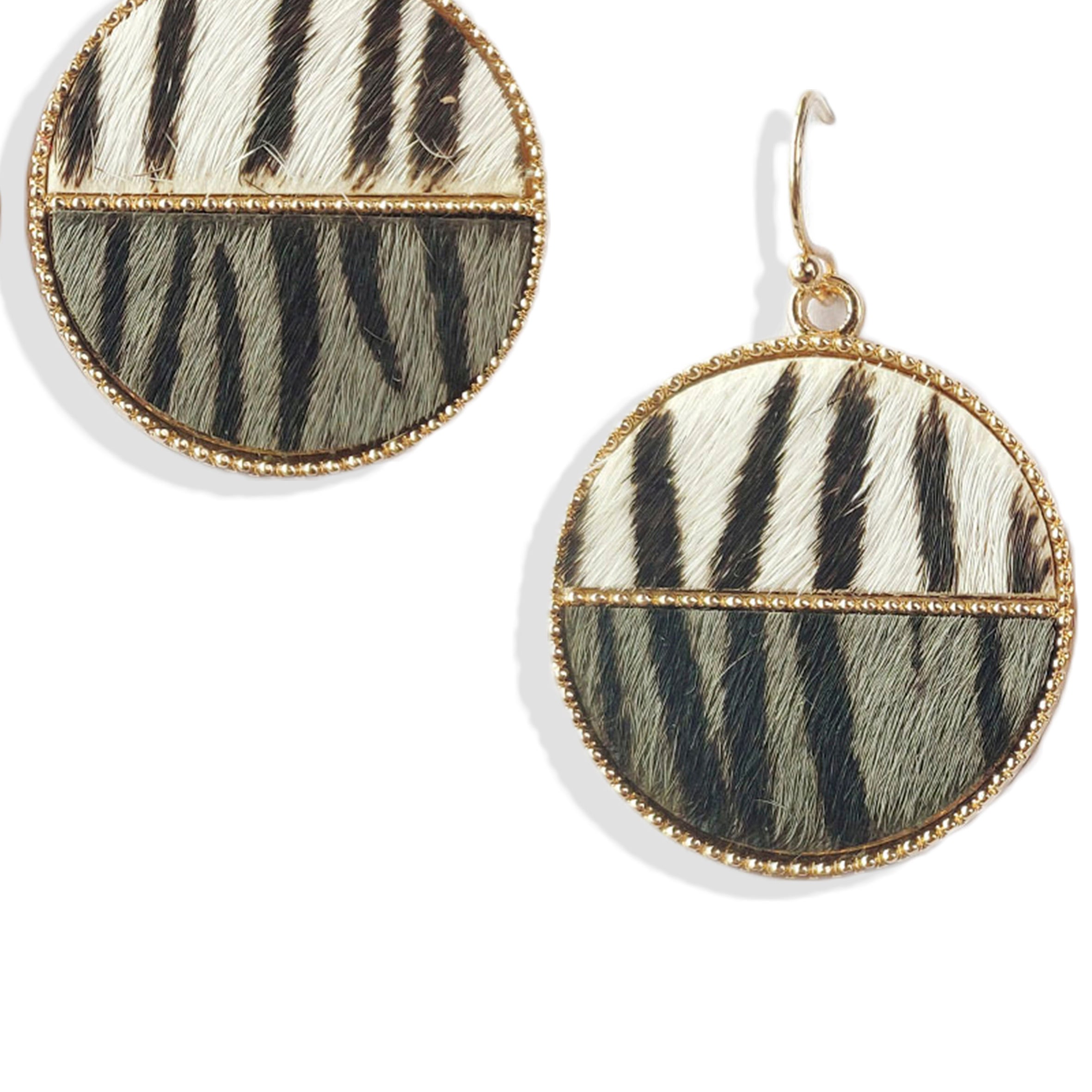 Pendientes circulares de cuero con estampado de leopardo E3430