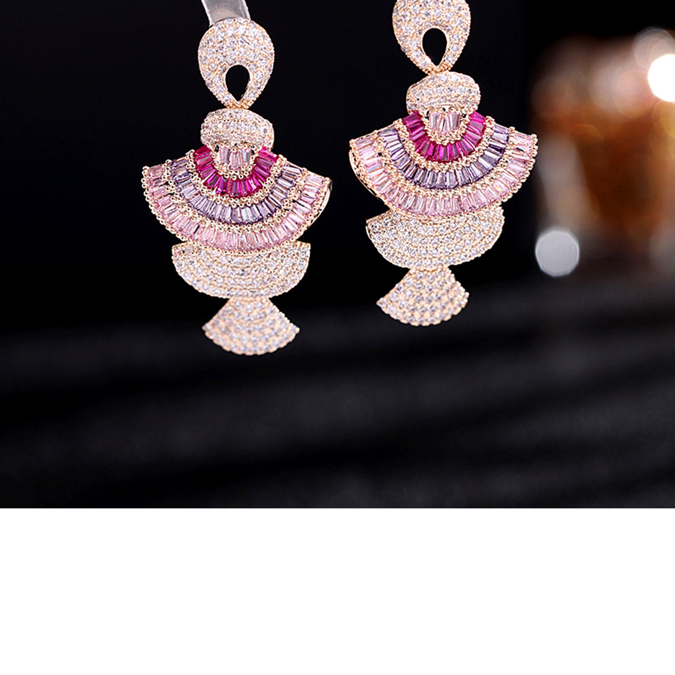 Pendientes de circonita cúbica en forma de abanico de tres capas E6448