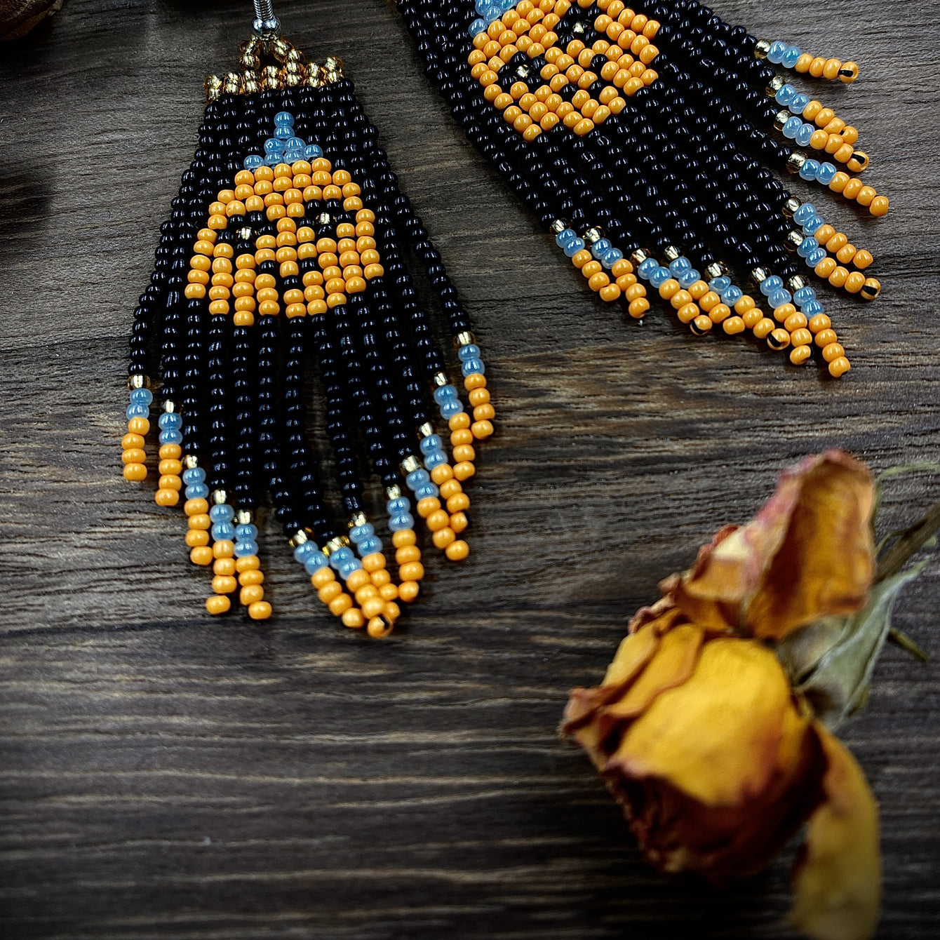 Pendientes de borlas con cuentas de semillas de calabaza E7047