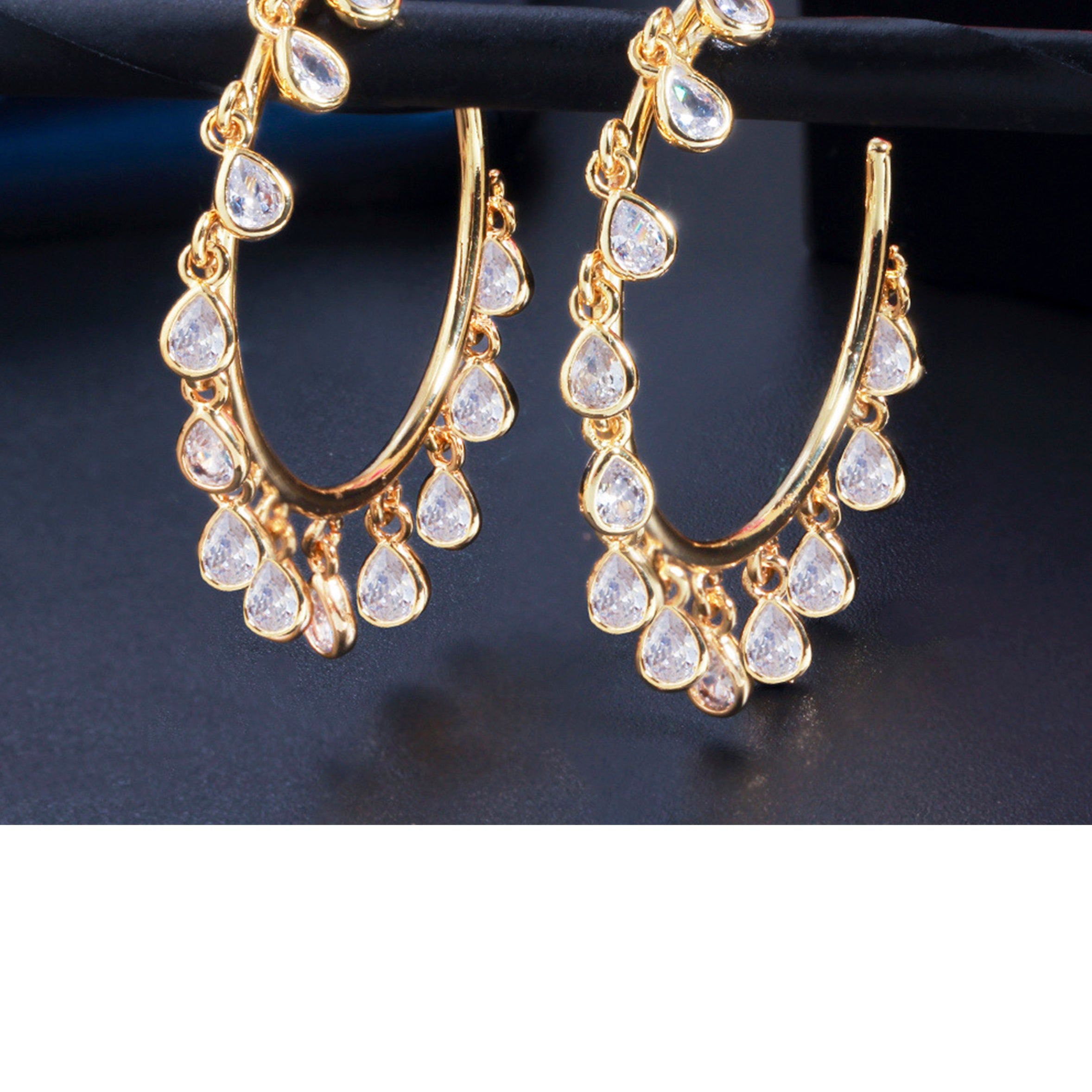 Pendientes de aro con circonitas cúbicas en forma de corazón E7227