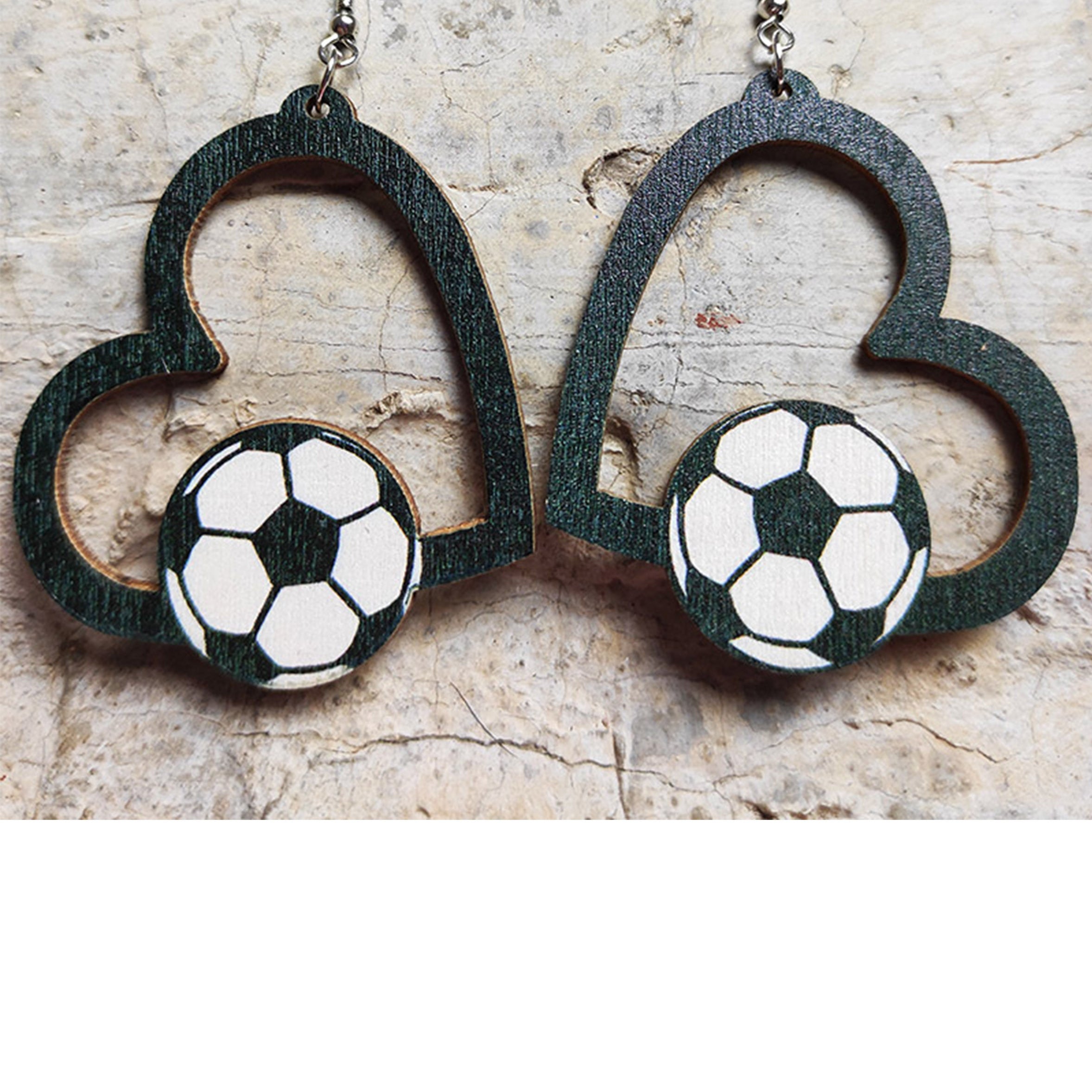 Pendientes de madera con forma de corazón de fútbol E7590