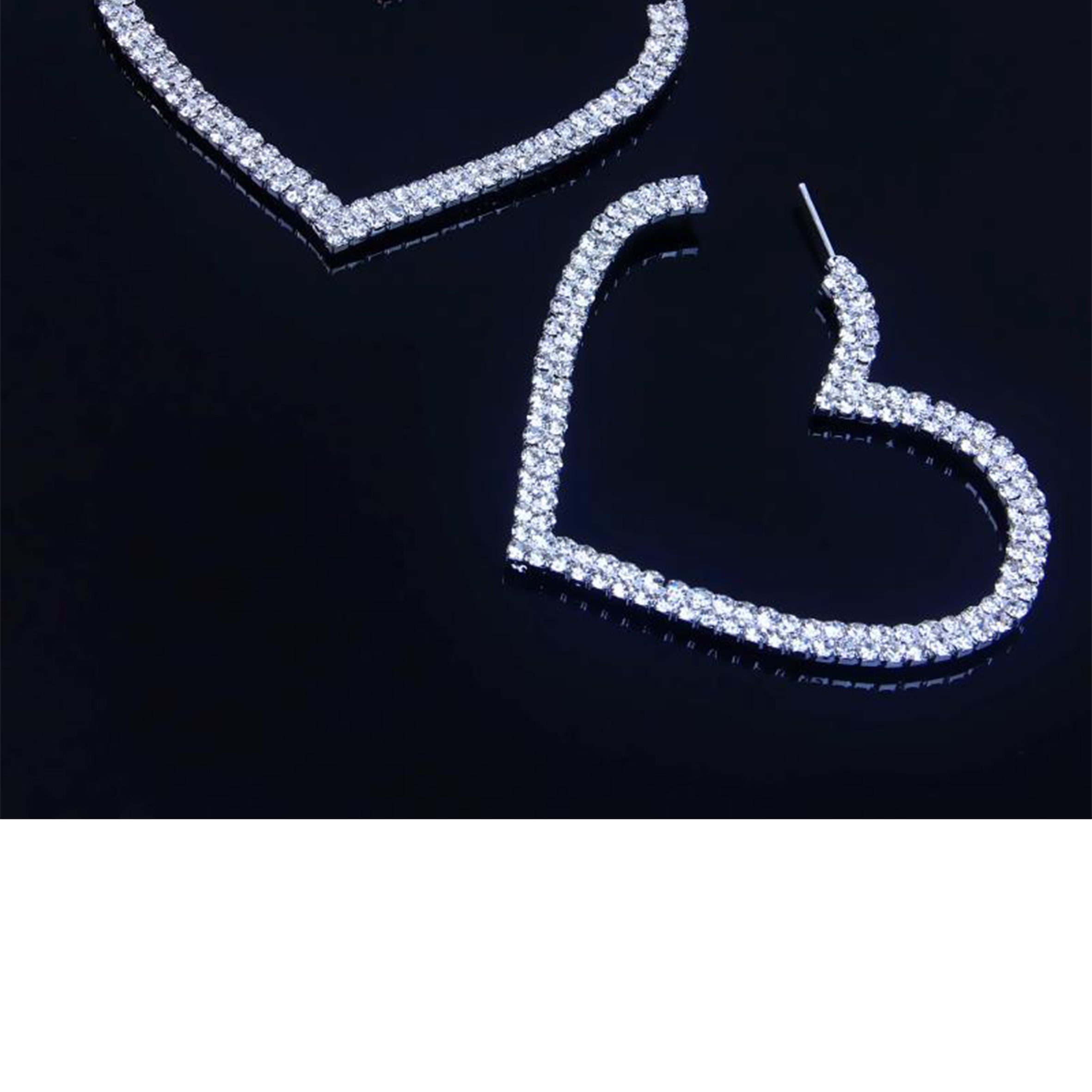 Pendientes de aro con diamantes de imitación en forma de corazón E8035