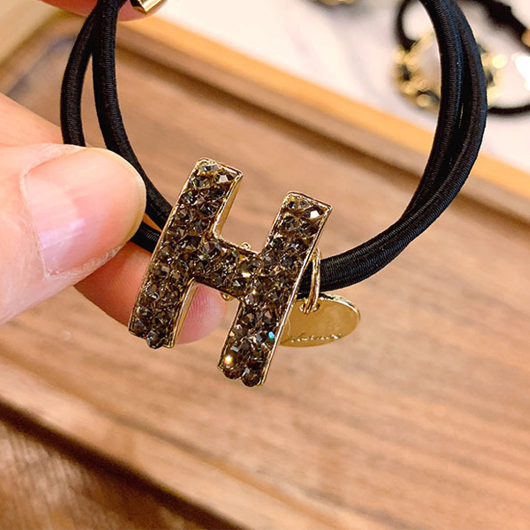 Coleteros con diamantes de imitación y letra H L2360