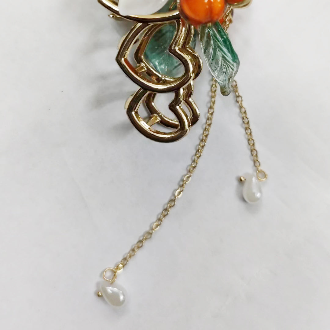 Pinza para el pelo con borlas y corazón floral L4153