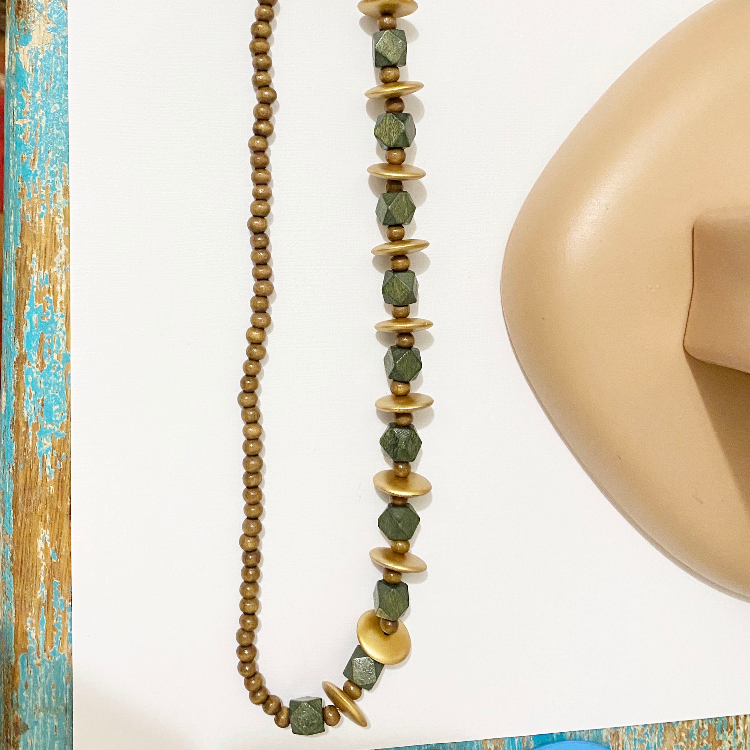 Soporte para mascarillas con cuentas de madera de gong MN3297