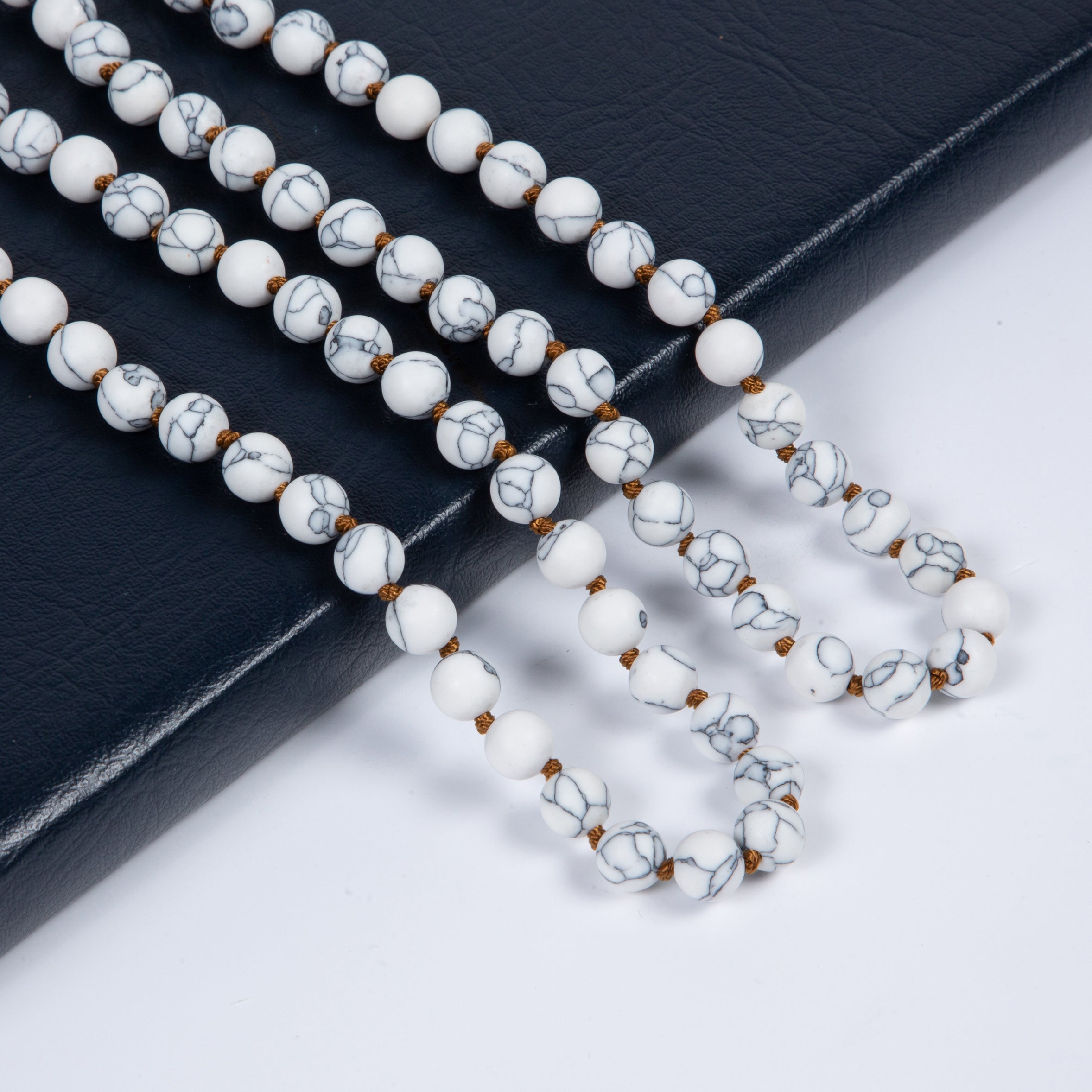 Collar de cuentas de piedra howlita N3180