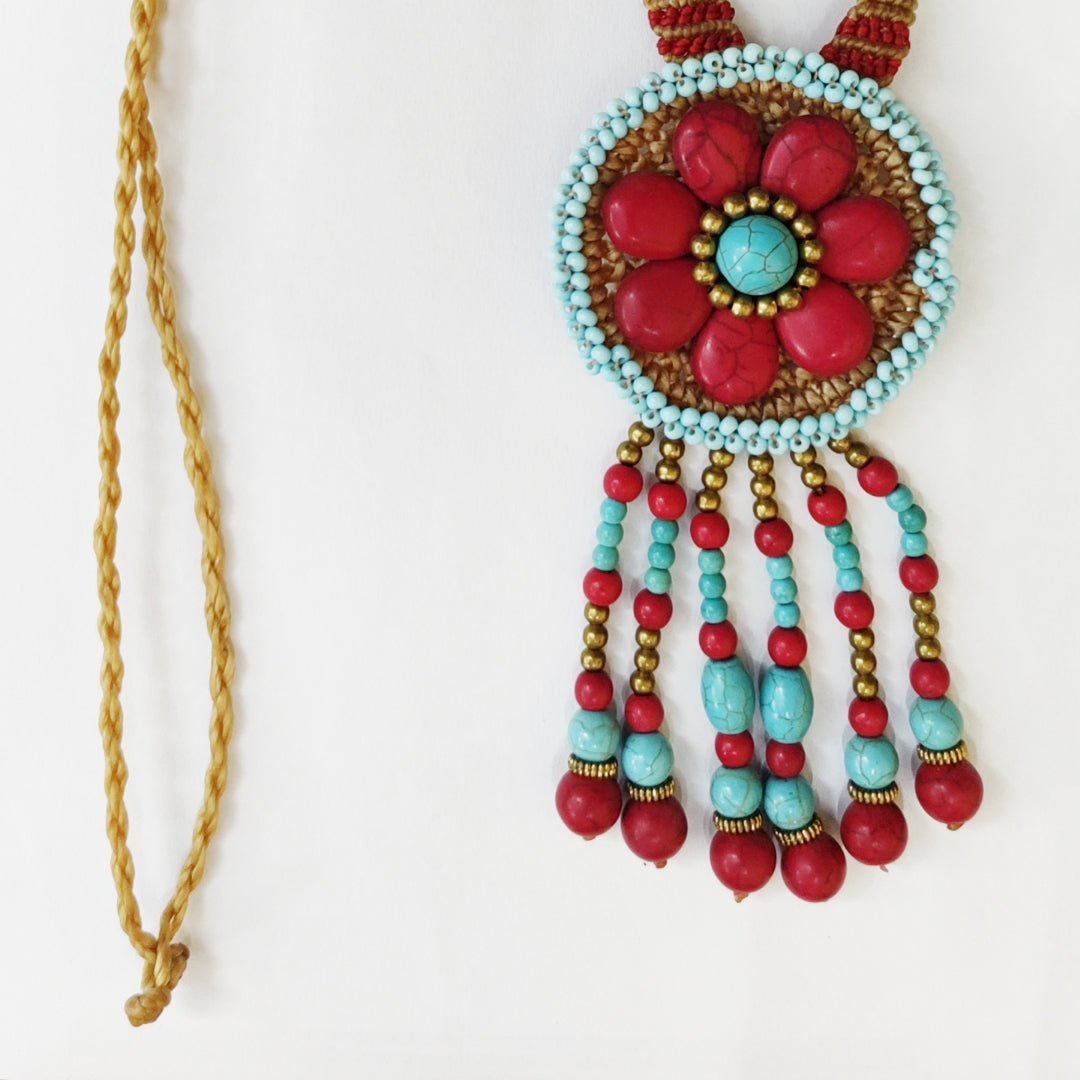 Collar con colgante de hilo encerado y borlas turquesas N5129