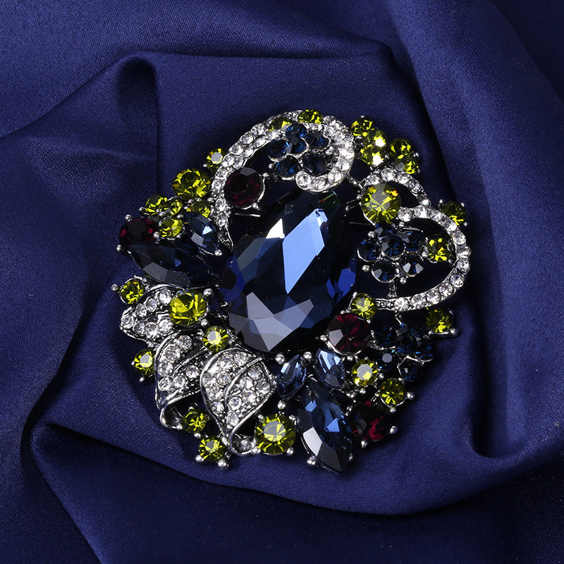 Broche floral con diamantes de imitación PA4120