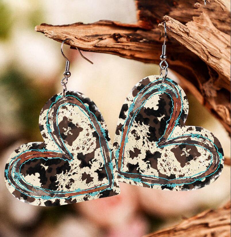 Pendientes de cuero con forma de corazón y estampado animal E5434