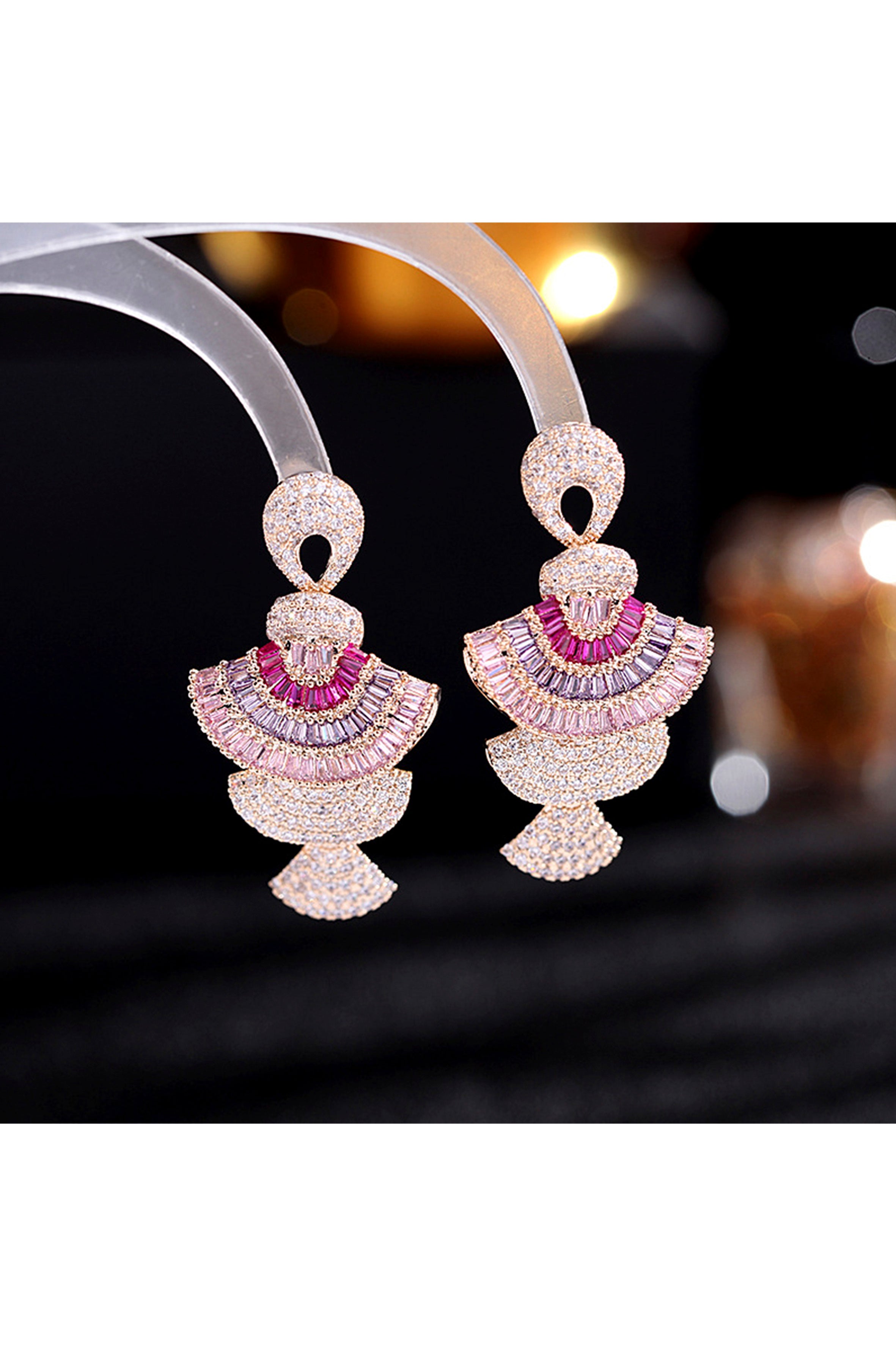 Pendientes de circonita cúbica en forma de abanico de tres capas E6448