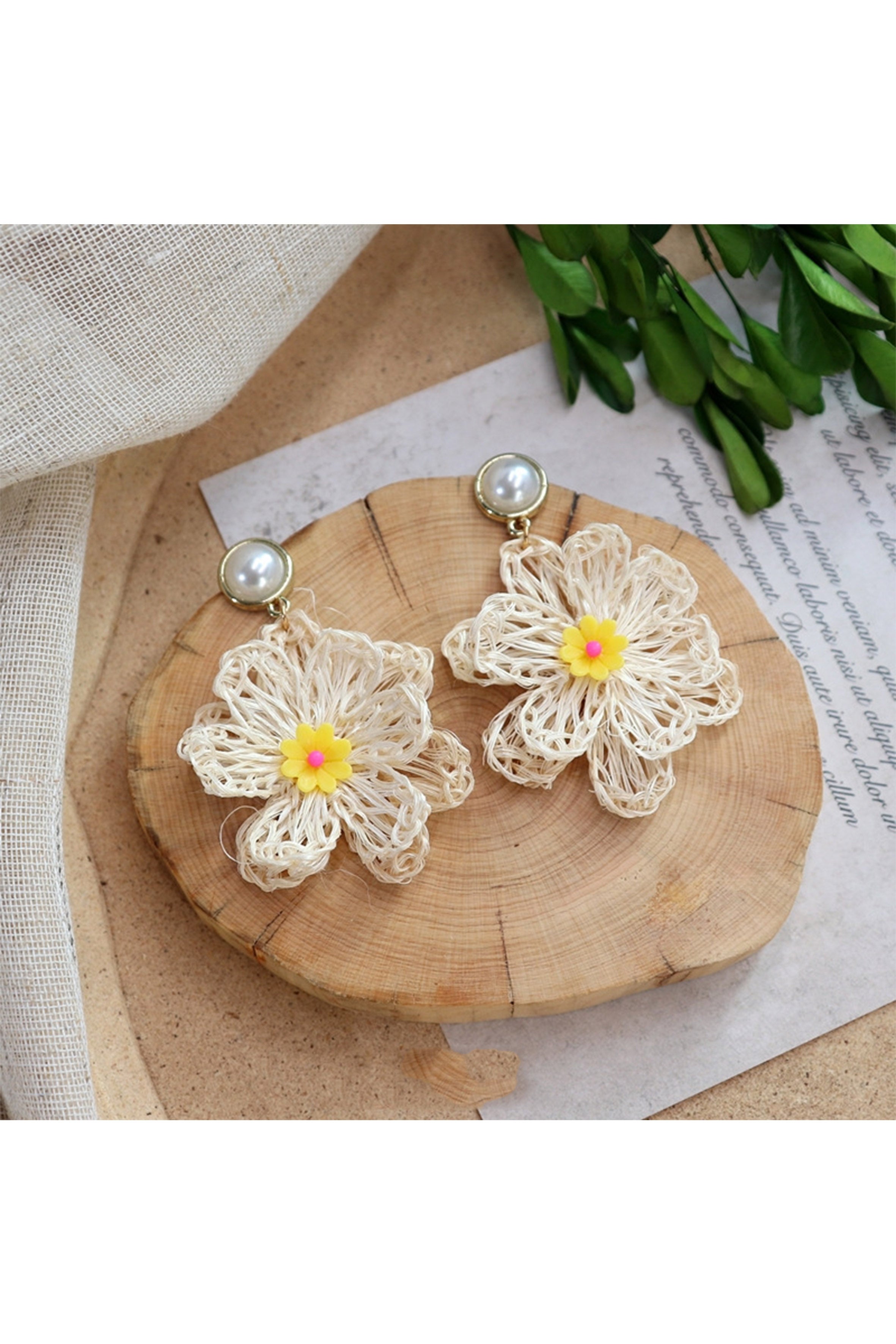 Pendientes de paja con flores E8093