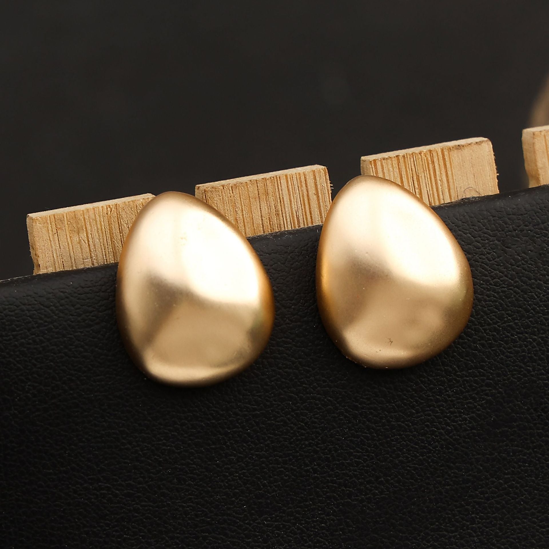 Geometric Metal Clip On Earrings E8471