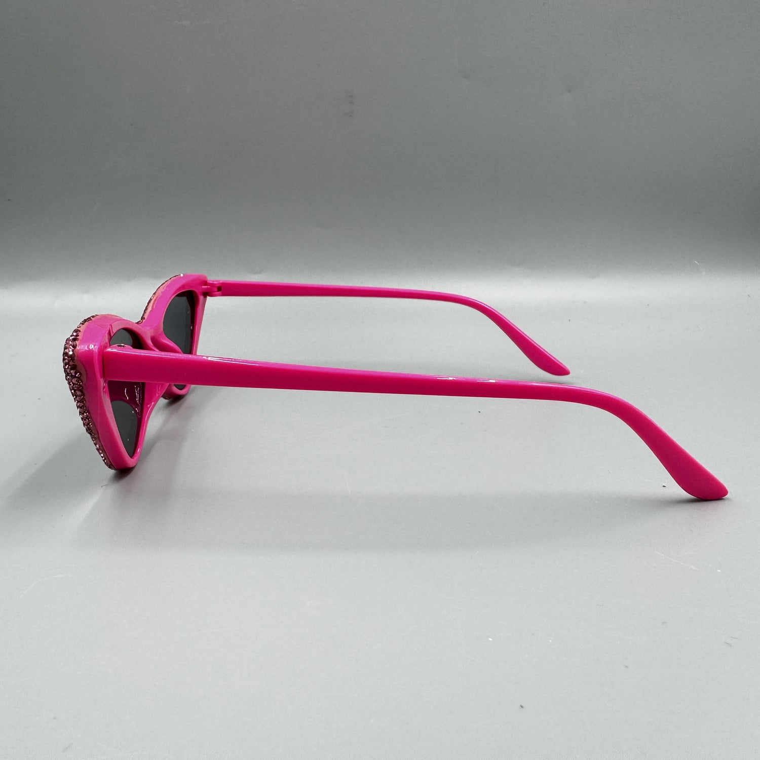 【KIMHEKIM】Rose Embellished Gradated Cat Eye Sunglasses Handmade Rhinestone Cat Eye Sunglasses G0480 – Ole