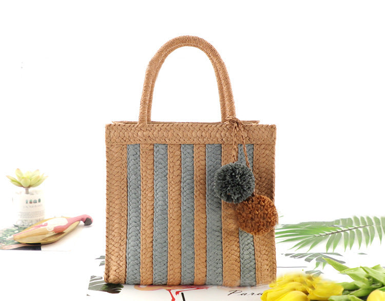 Bolso de mano de paja con pompones HB1816