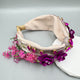 Diadema de tela con flores y borlas de cristal con cuentas L4887
