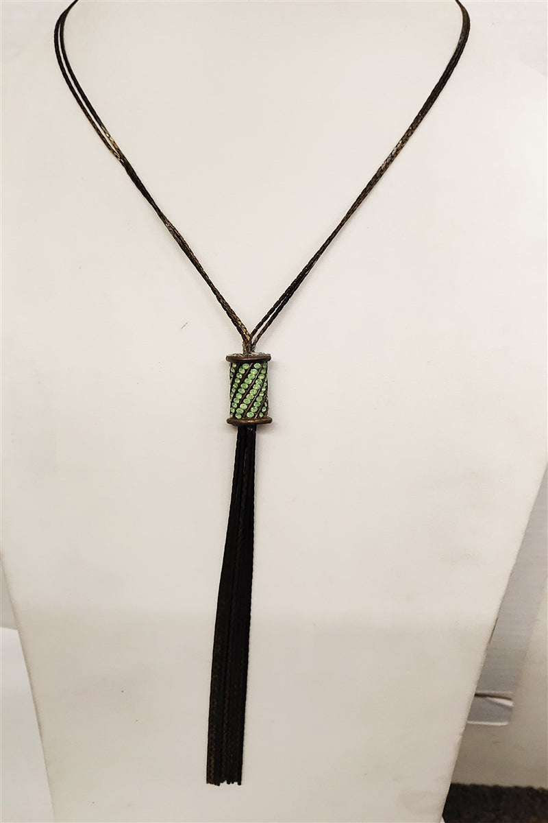 Collar de borlas de cuero y cristales N2216